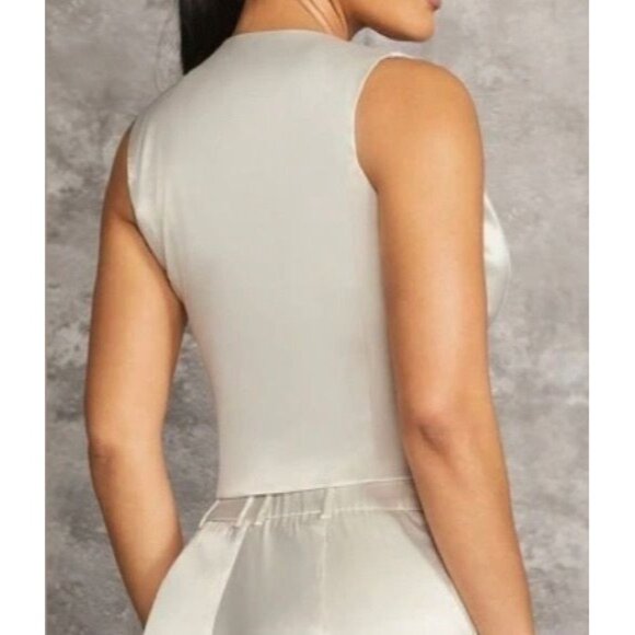 Chic Satin Deep V-Neck Sexy Stretchy Vest - Picture 2 of 4